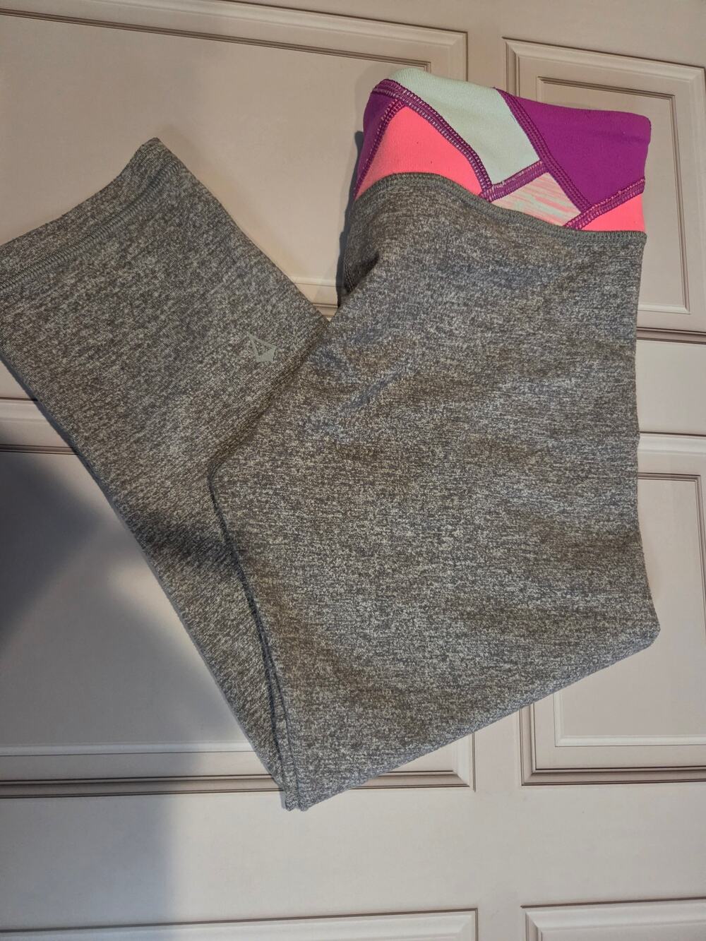 Ivivva by Lululemon Girls 12 Heathered Gray Crop Leggings Pink Purple Waist